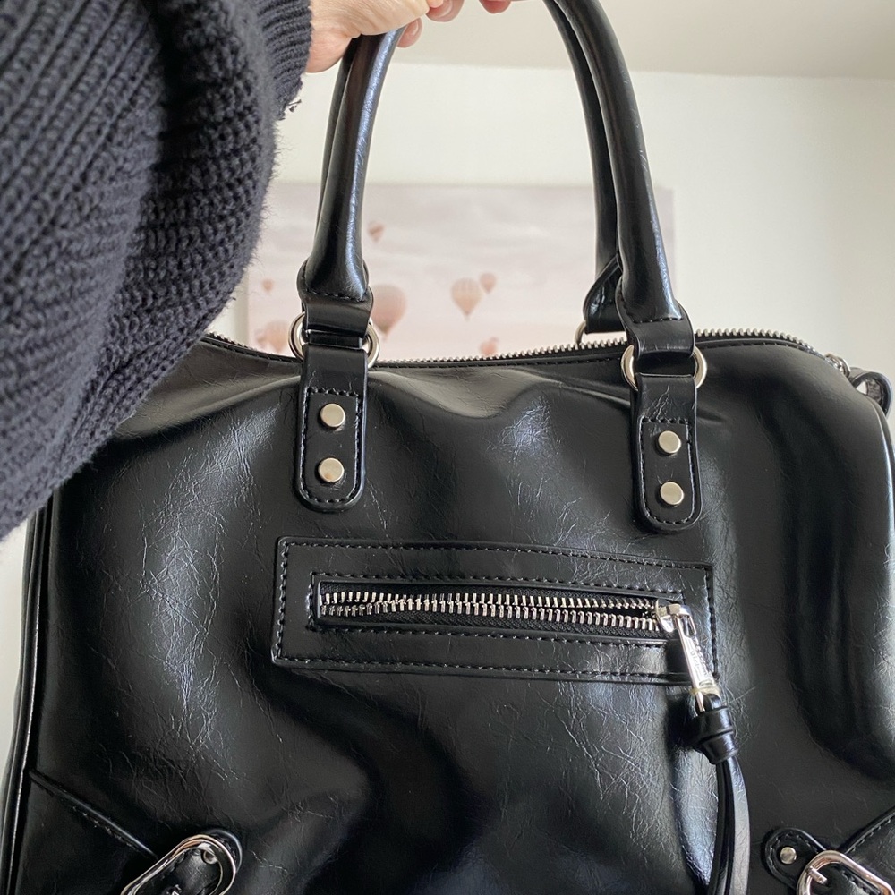 Elegant Black Leather Handbag